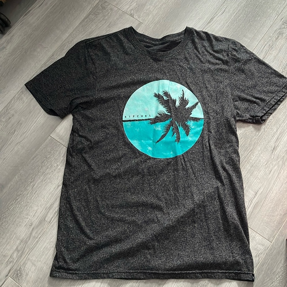 Rip curl t shirt size medium